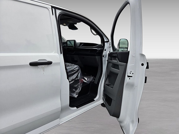 Ford Transit Custom 14 of 16