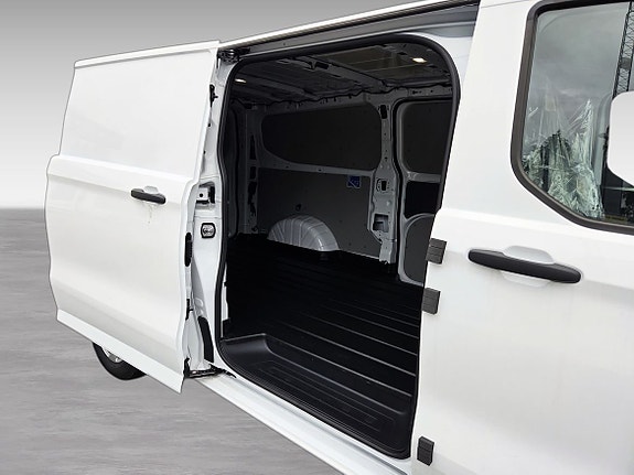 Ford Transit Custom 13 of 16