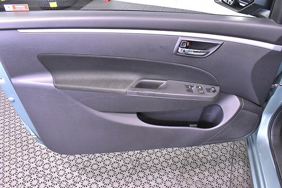 Suzuki Swift 8 of 15