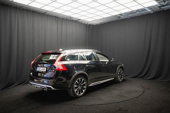 Volvo V60 Cross Country 6 of 22