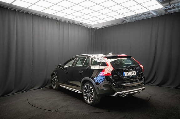 Volvo V60 Cross Country 8 of 22