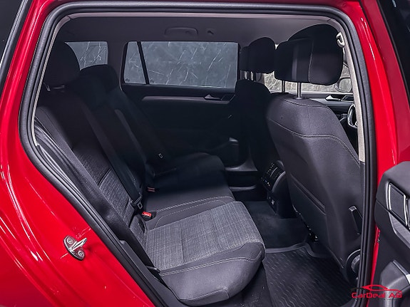 Volkswagen Passat 17 of 25
