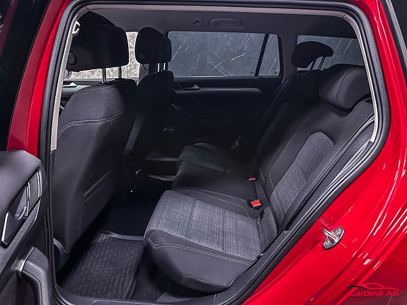 Volkswagen Passat 18 of 25