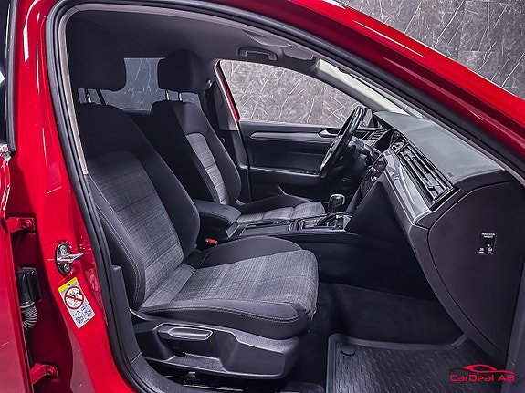 Volkswagen Passat 16 of 25