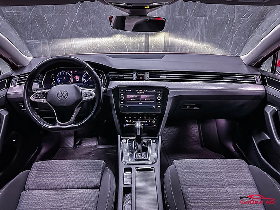 Volkswagen Passat 14 of 25
