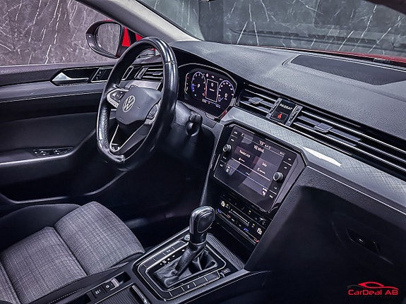 Volkswagen Passat 13 of 25