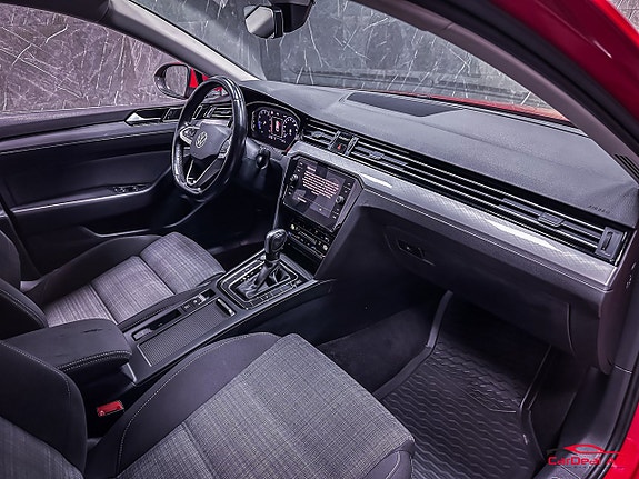 Volkswagen Passat 15 of 25