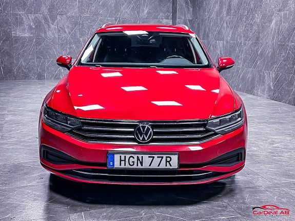 Volkswagen Passat 2 of 25