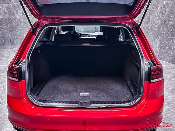 Volkswagen Passat 19 of 25