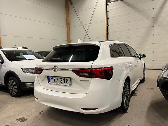 Toyota Avensis 4 of 17