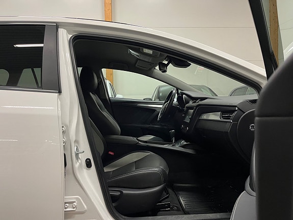 Toyota Avensis 9 of 17