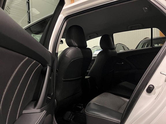 Toyota Avensis 12 of 17