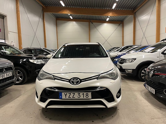 Toyota Avensis 8 of 17
