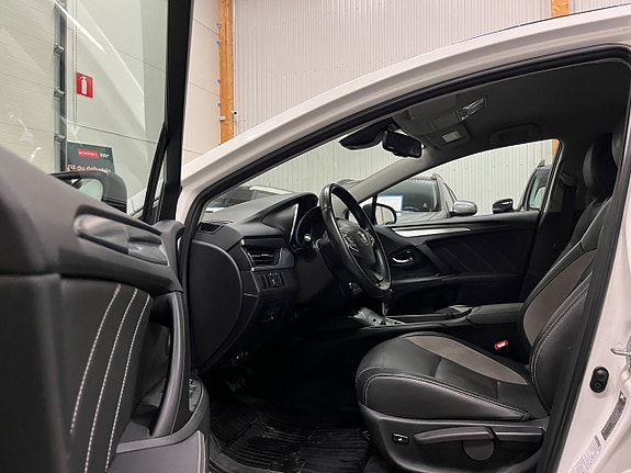 Toyota Avensis 13 of 17