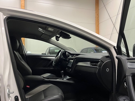 Toyota Avensis 10 of 17