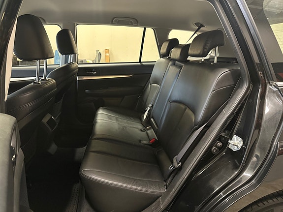 Subaru Legacy 13 of 21