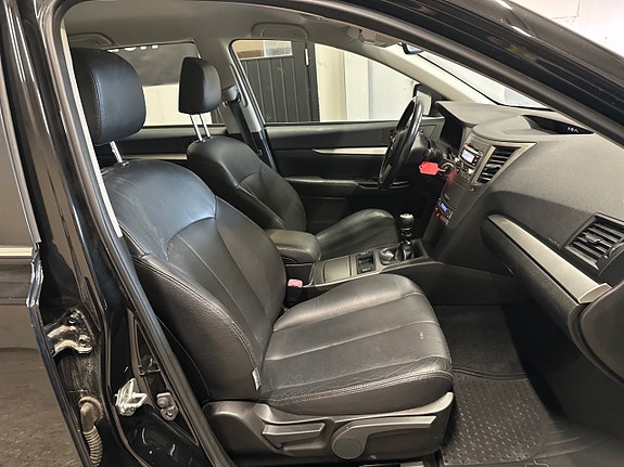 Subaru Legacy 17 of 21