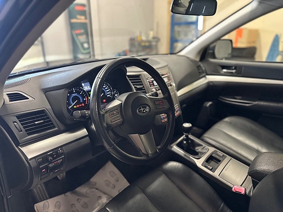 Subaru Legacy 9 of 21