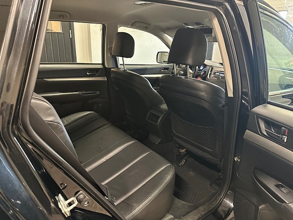 Subaru Legacy 14 of 21
