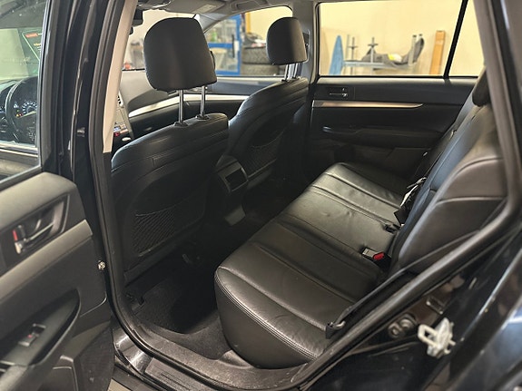 Subaru Legacy 12 of 21