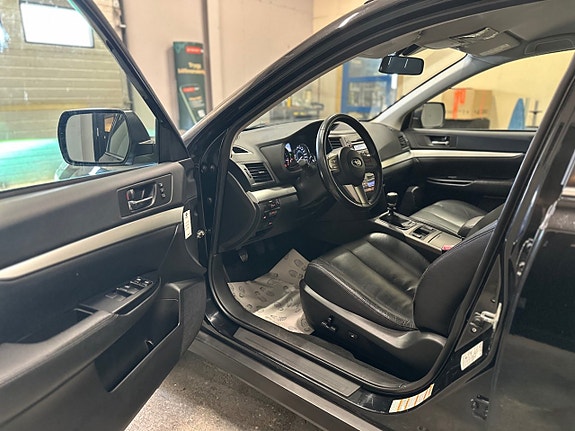 Subaru Legacy 7 of 21