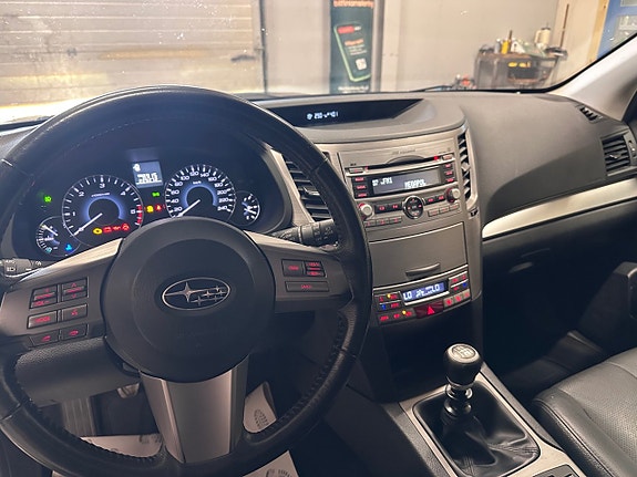 Subaru Legacy 10 of 21
