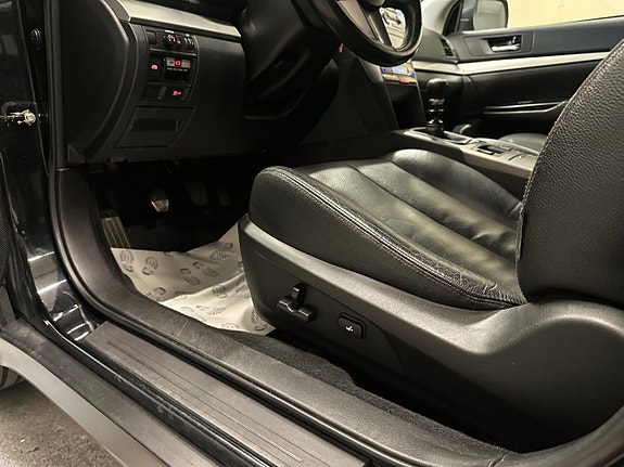 Subaru Legacy 8 of 21
