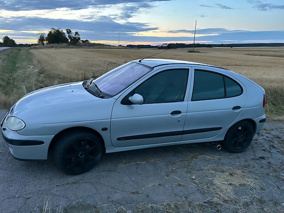 Renault Megane I 2 of 6