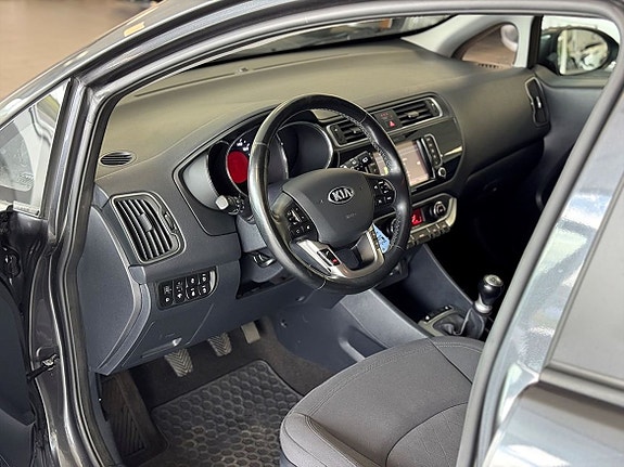 Kia Rio 9 of 21