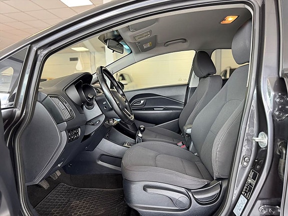 Kia Rio 8 of 21