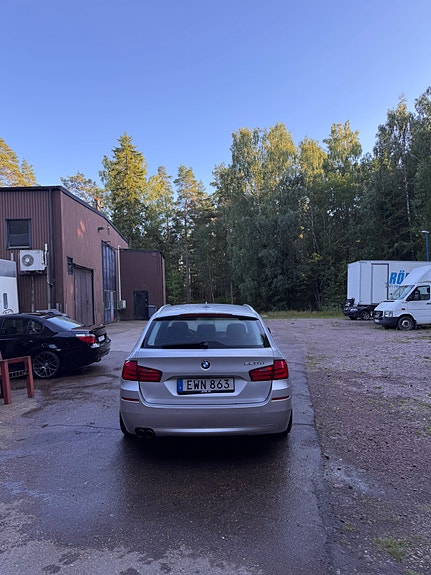 BMW 520d 3 of 5