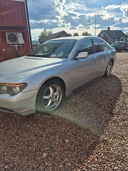 BMW 745i 3 of 3