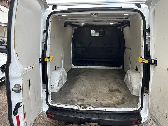 Ford Transit Custom 15 of 15