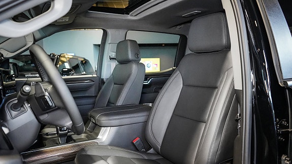 Chevrolet Silverado EV 16 of 25