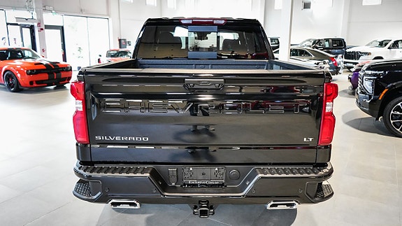 Chevrolet Silverado EV 5 of 25