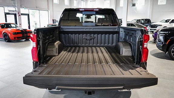 Chevrolet Silverado EV 12 of 25
