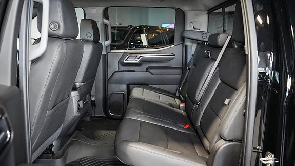 Chevrolet Silverado EV 17 of 25