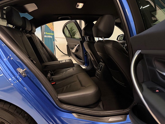 BMW 328i 15 of 20