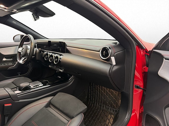 Mercedes-Benz CLA200 28 of 30