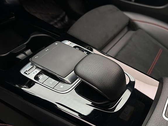 Mercedes-Benz CLA200 27 of 30
