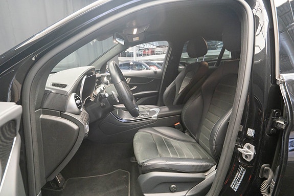 Mercedes-Benz GLC300 de 16 of 21