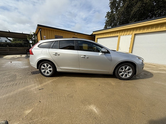 Volvo V60 4 of 11
