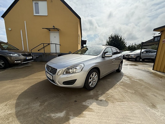 Volvo V60 2 of 11