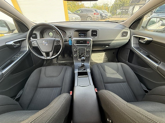 Volvo V60 8 of 11