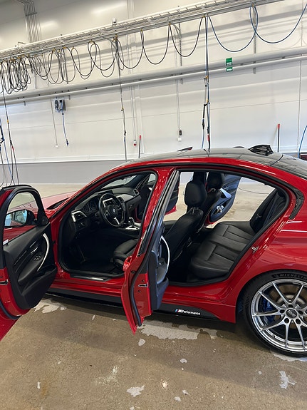 BMW 330e 14 of 14