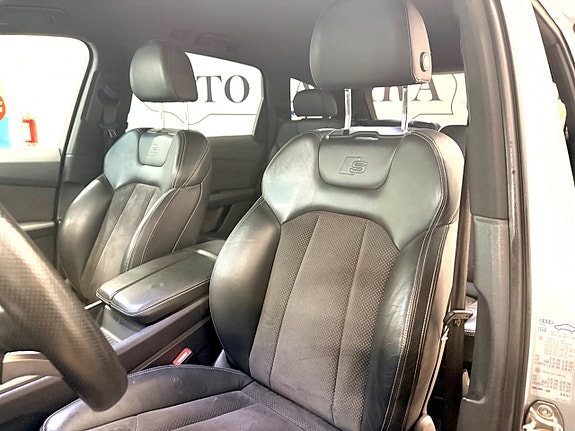 Audi Q7 12 of 18