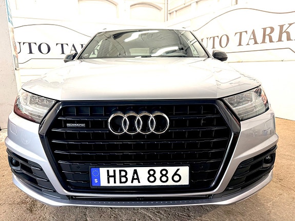 Audi Q7 2 of 18