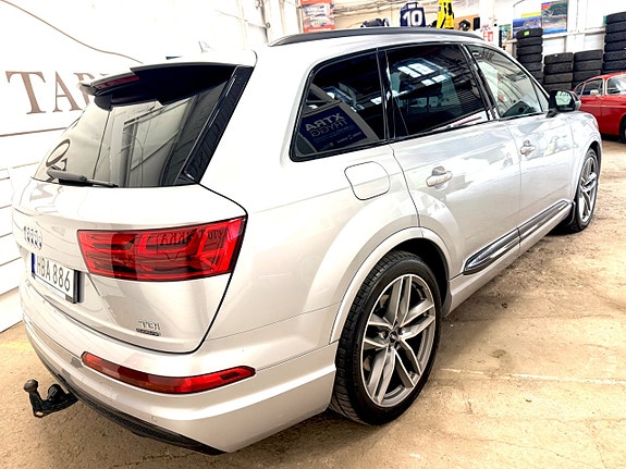 Audi Q7 4 of 18