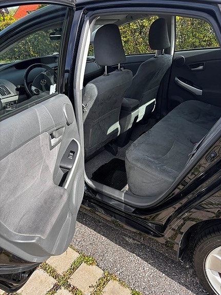 Toyota Prius 5 of 6
