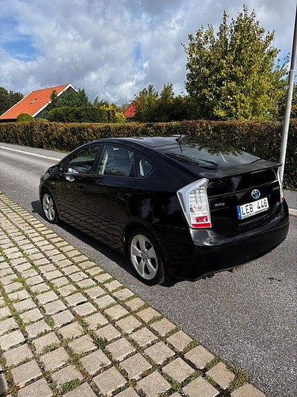 Toyota Prius 4 of 6